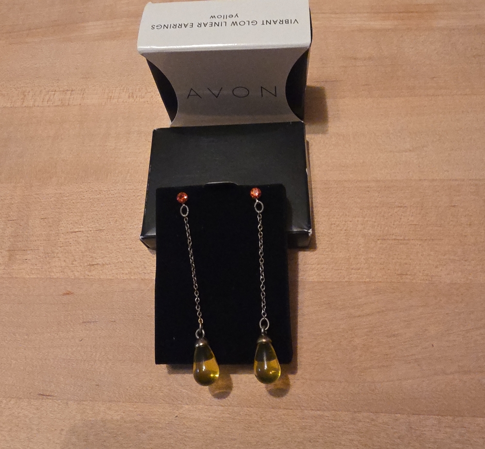 Avon Yellow Teardrop Dangle Earrings with Pink Studs